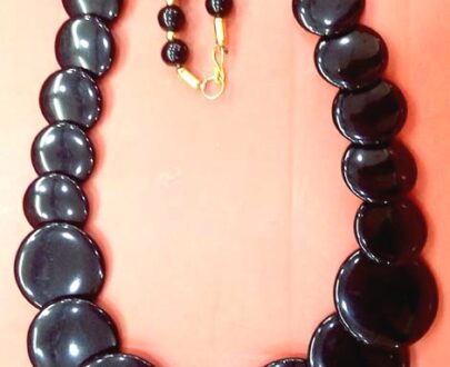 Trendy Resin Necklace in Black